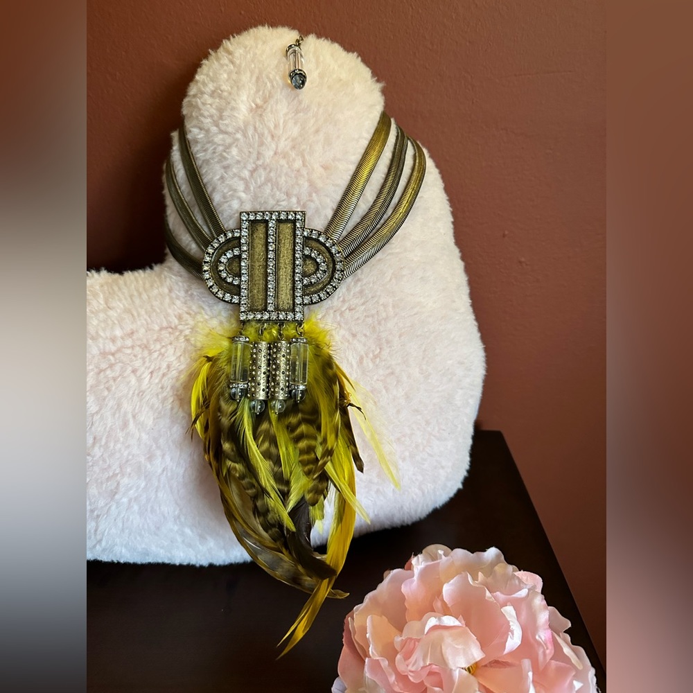 Loft feather necklace